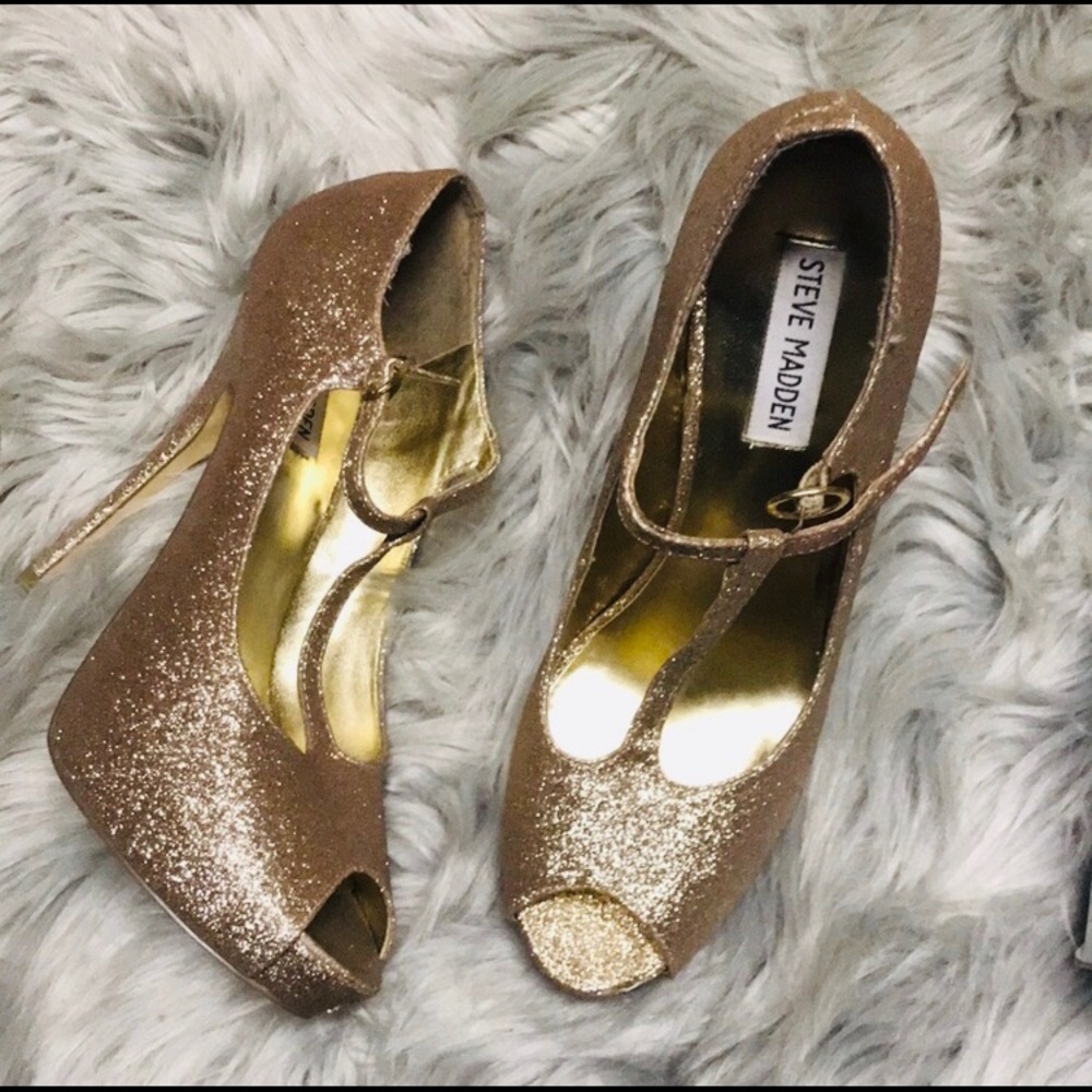 🔥💥Gold glitter Steve Madden Heels💥🔥.
